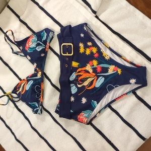 CupShe Belted bikini Hawaii Tropical Size medium 🌴